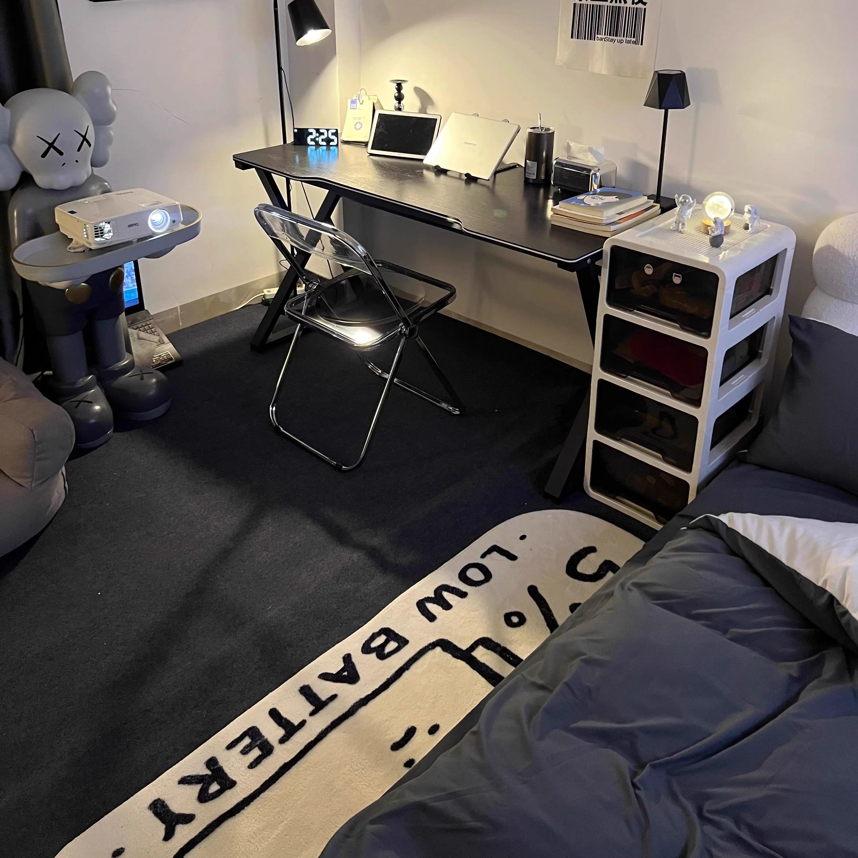 Black White Letter Plush Rug Low Battery Design Soft Mat for Bedroom or Lounge